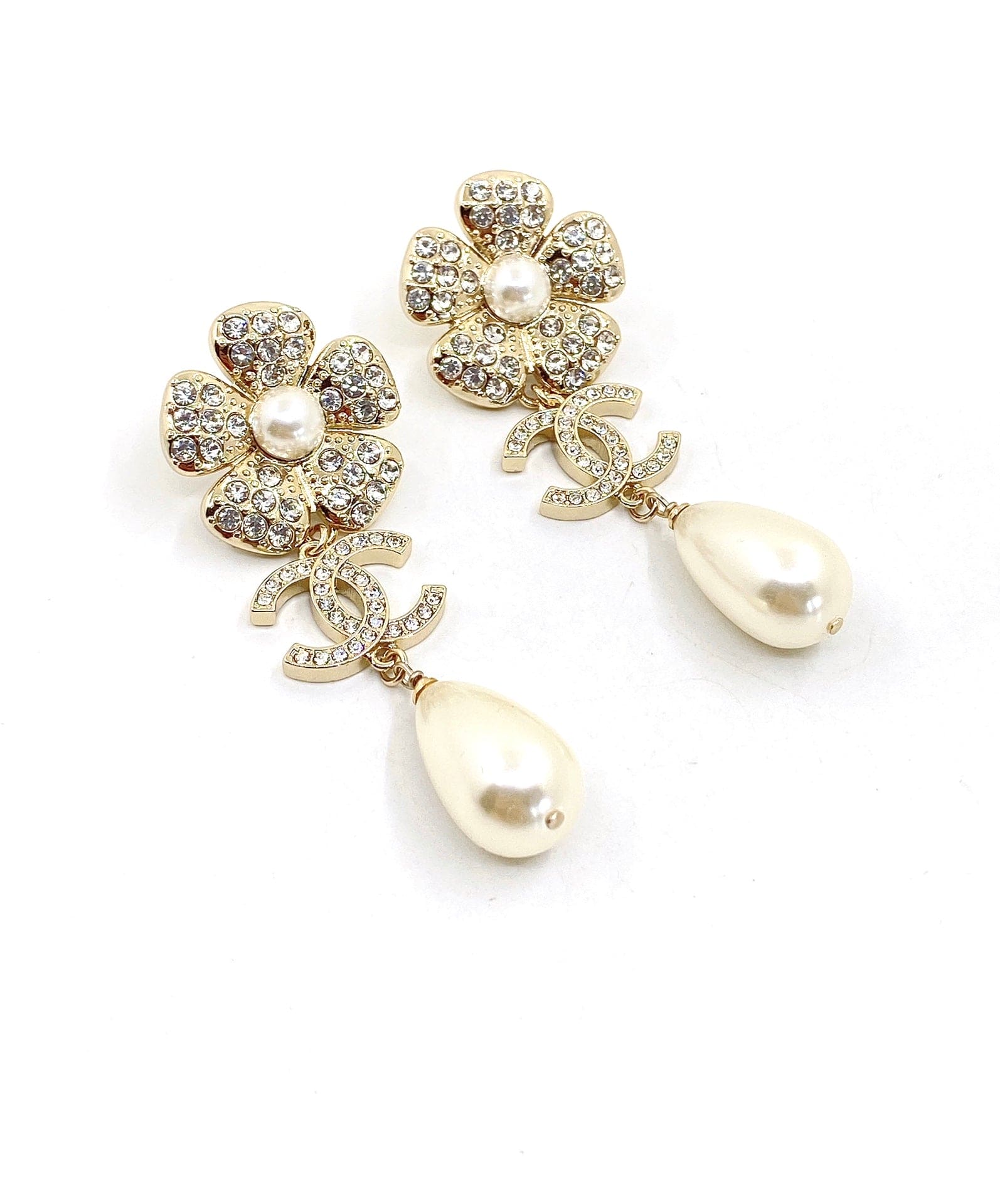18K  Chanel Pearl Flowers Earrings