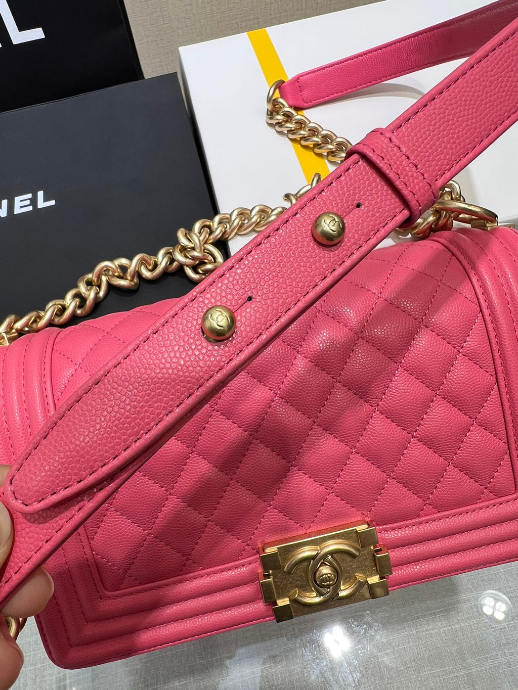 CHANEL BOY BAG MEDIUM 25 RED CAVIAR GOLD HARDWARE
