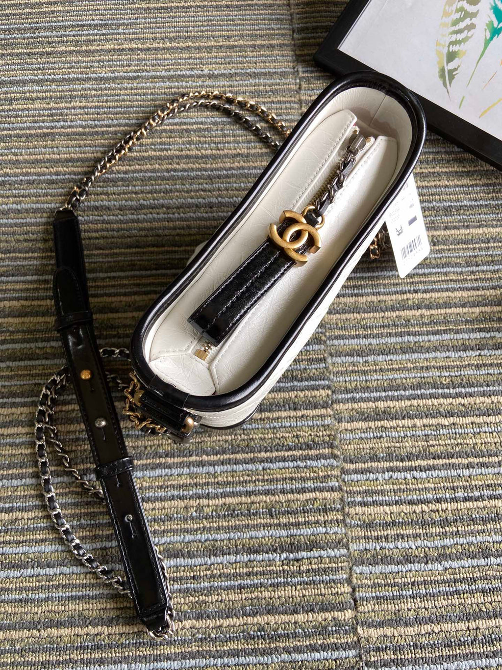 CHANEL MEDIUM 20 HOBO BAG IN WHITE MIX BLACK CALFSKIN WITH STRAP