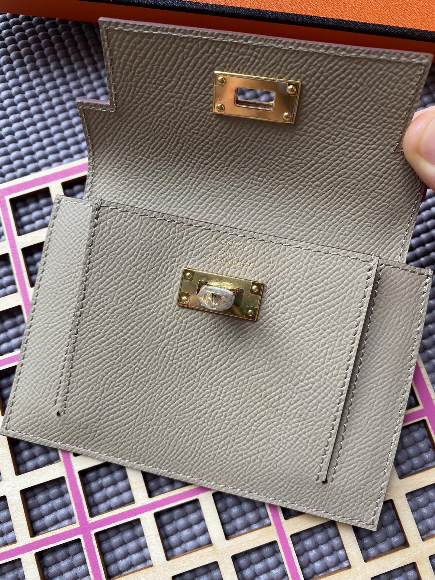 HERMES Kelly Pocket 13.5 Light Brown Epsom Ghw