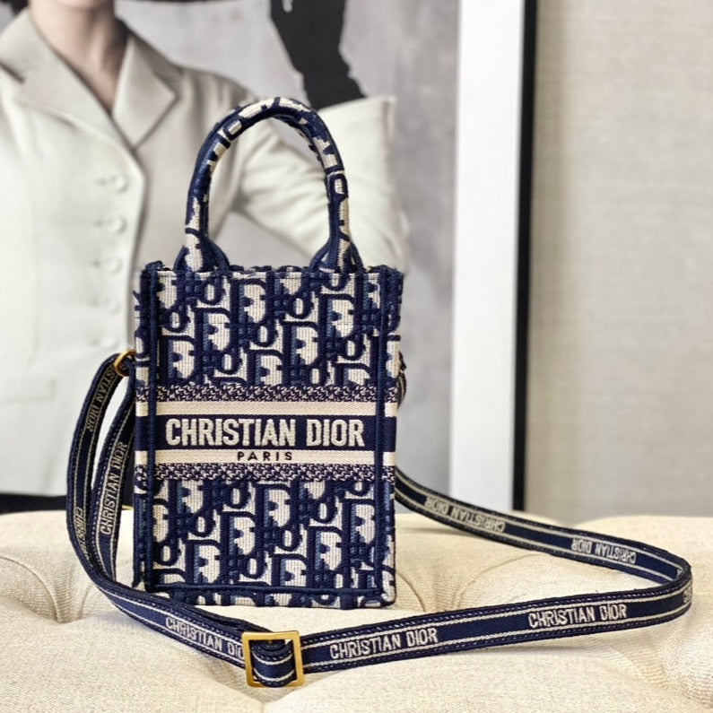 DIOR LADY 18 BAG IN BLUE OBLIQUE JACQUARD