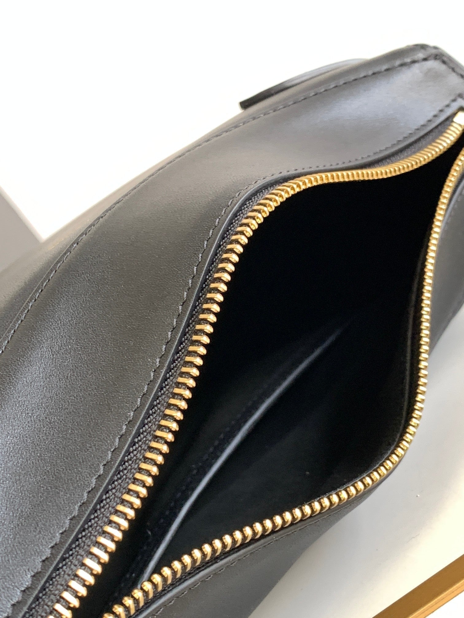 CELINE TRIOMPHE CLASSIC 25 BLACK CALFSKIN