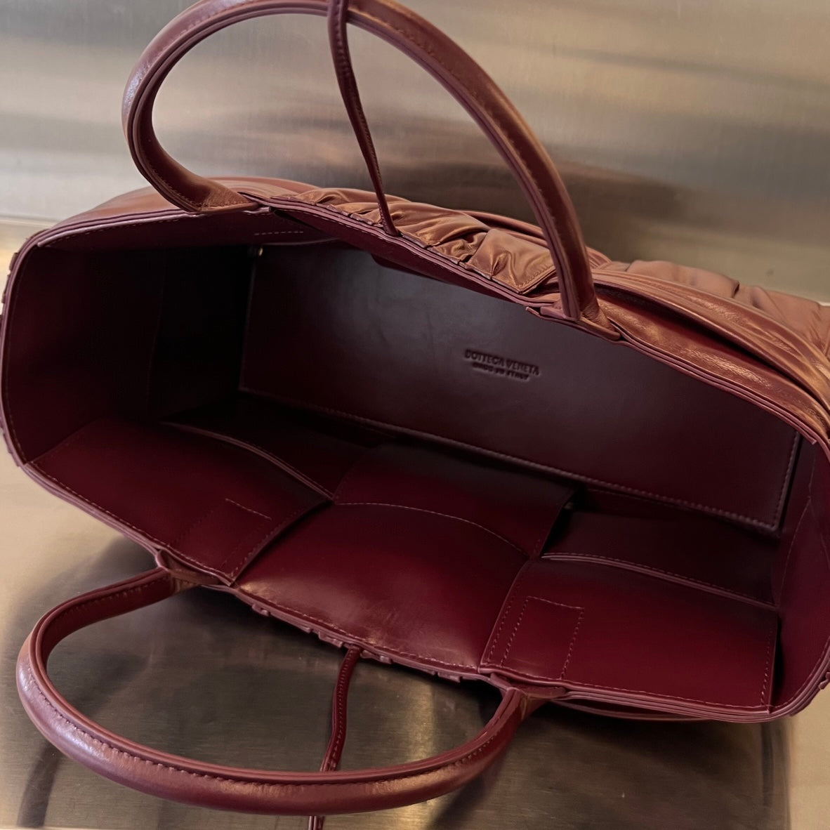 BOTTEGA VENETA SMALL ARCO TOTE 30 IN WINE RED SOFT LAMBSKIN