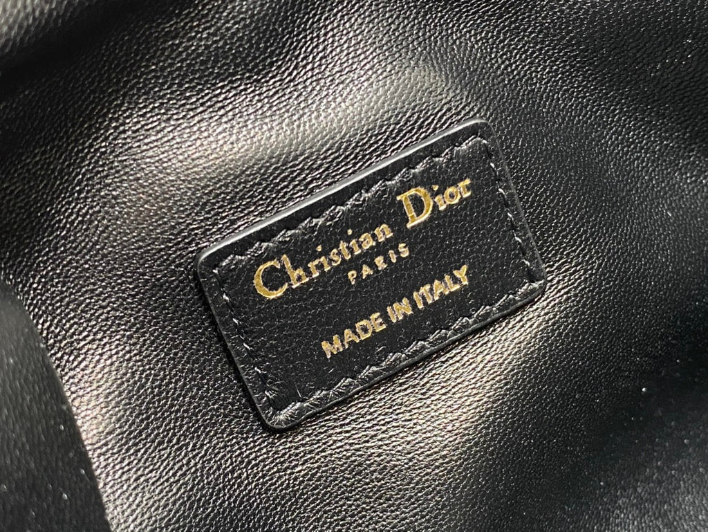 DIOR TRAVEL NOMAD POUCH 22 IN BLACK MACROCANNAGE LAMBSKIN