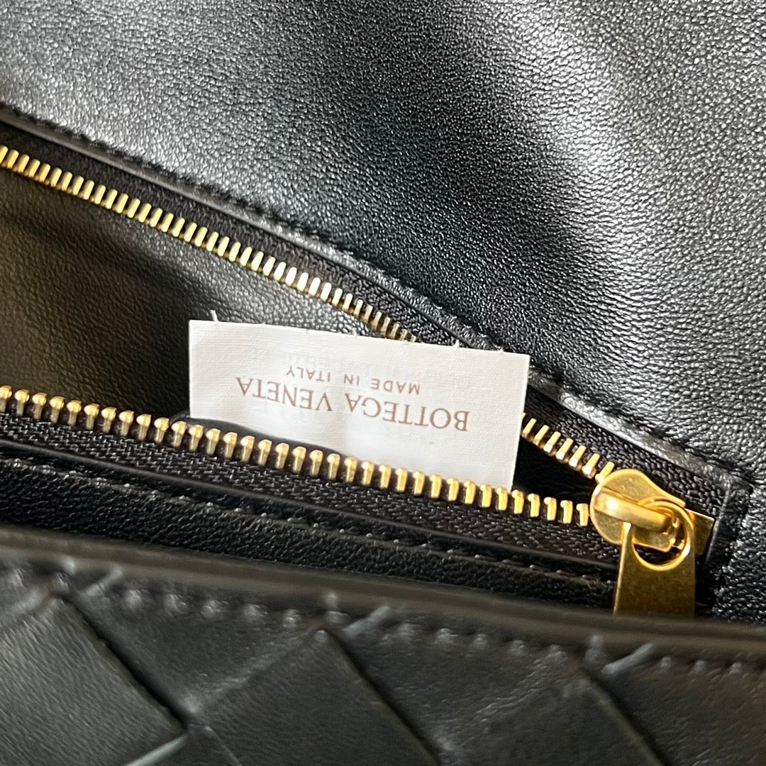 BOTTEGA VENETA Long Clutch Andiamo With Handle 31cm Black Calfskin Ghw