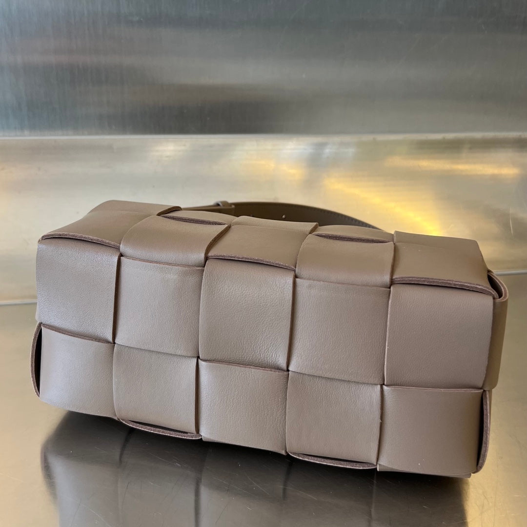 BOTTEGA VENETA BRICK CASSETTE 28 IN MEDIUM BROWN CALFSKIN