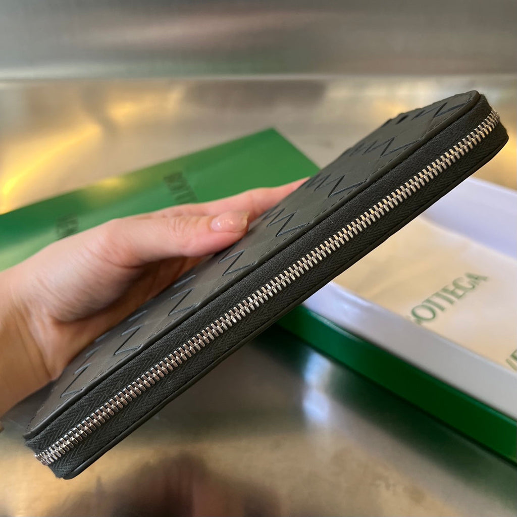 BOTTEGA VENETA INTRECCIATO 19 WALLET IN DARK BLUE CALFSKIN