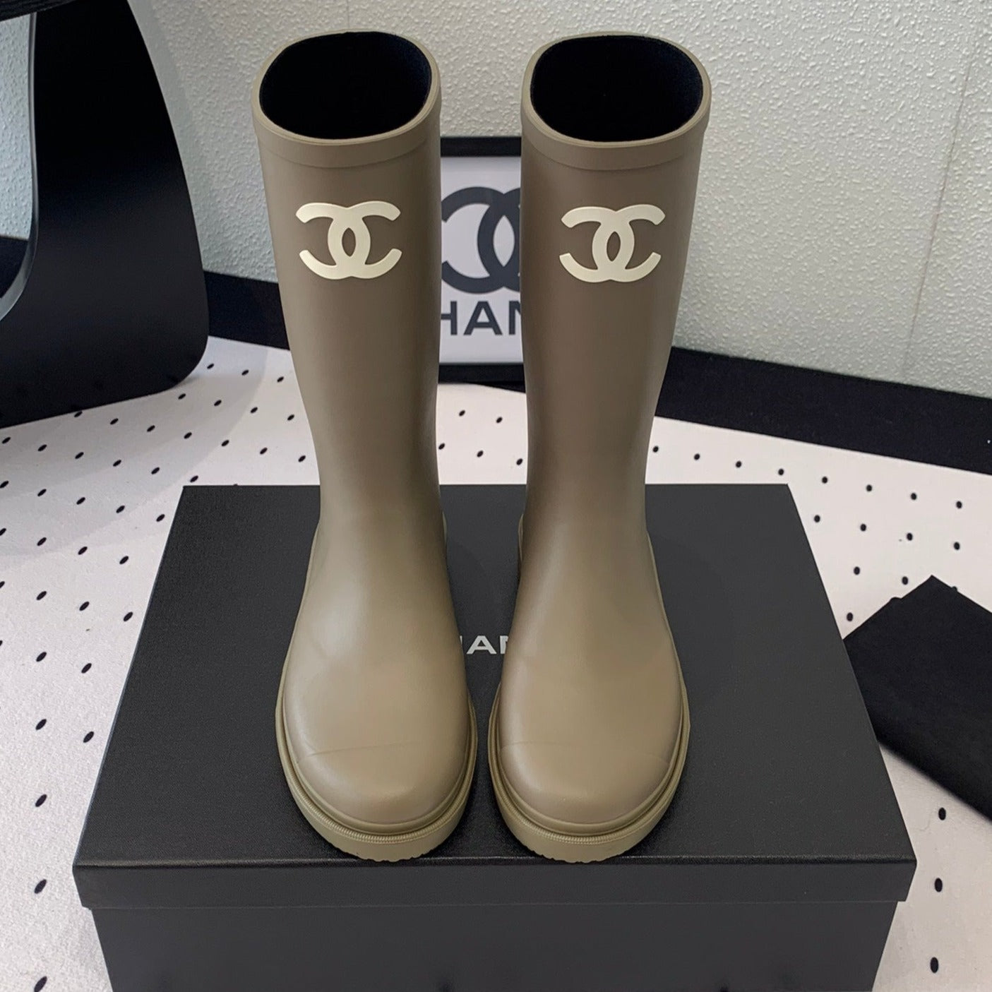 CHANEL rainboot  dark beige