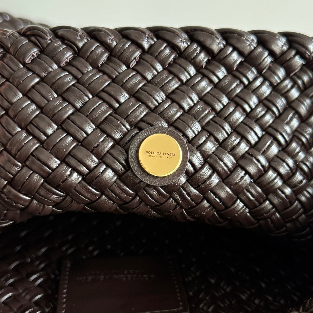 BOTTEGA VENETA 25S TOSCA BAG 19 IN DARK BROWN CALFSKIN GOLD HARDWARE