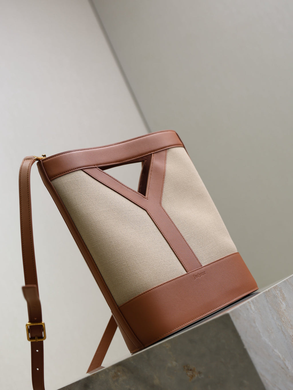 YSL 25S Y SMALL BUCKET 29 IN DESERT DUST AND BRICK CANVAS GOLD HARDWRE