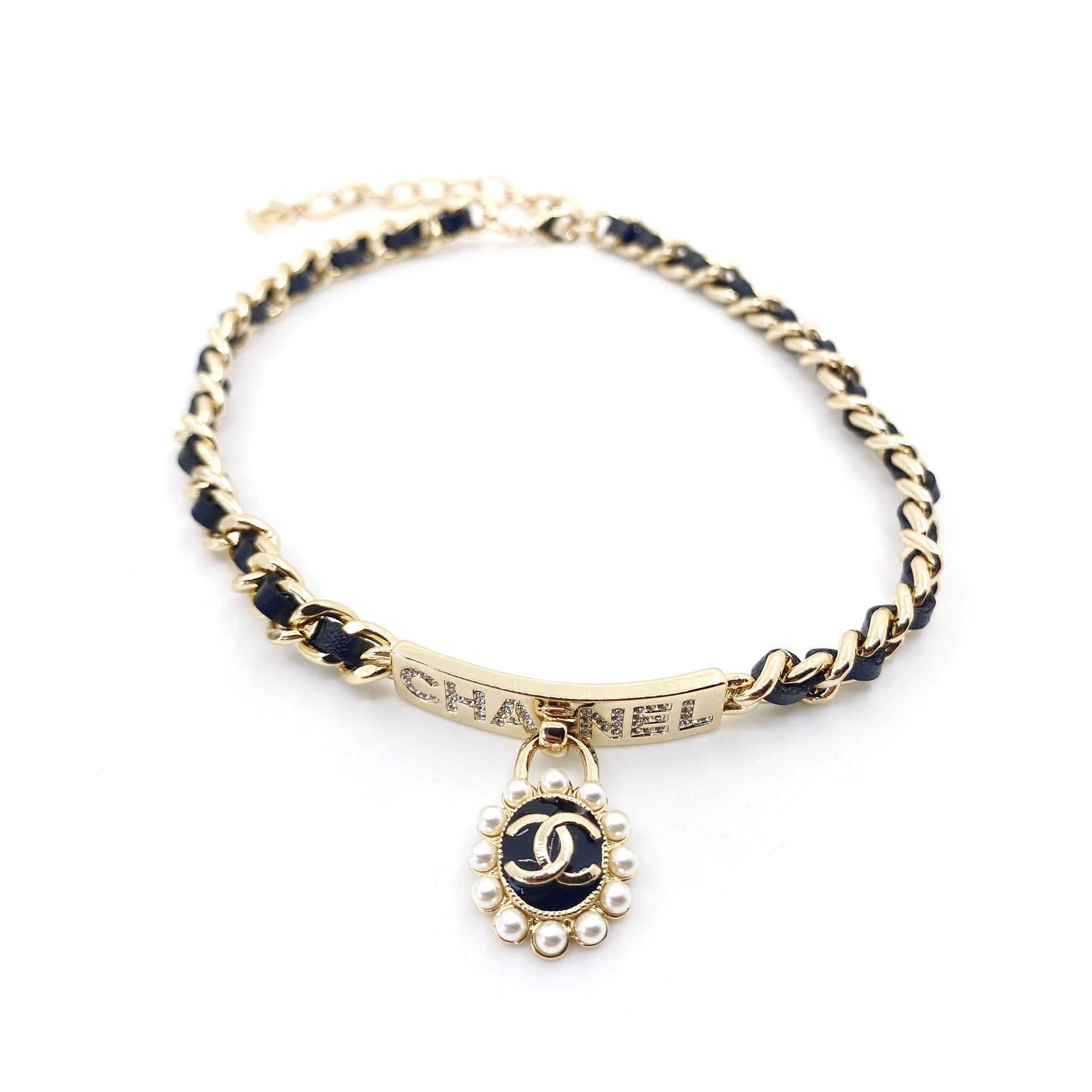 18K  Chanel Pearls Choker Necklace