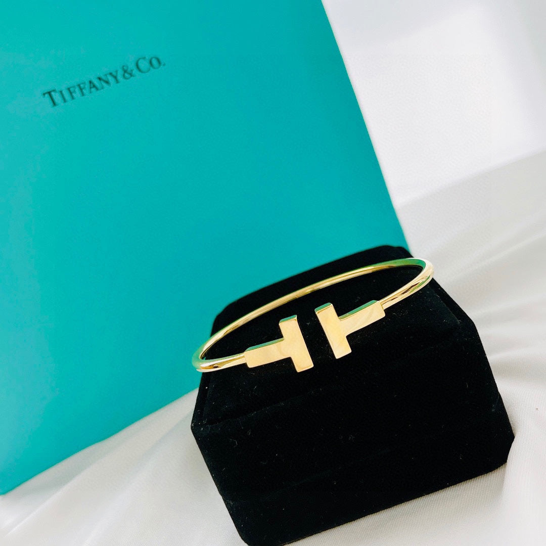 18K Tiffany Wire Bracelet
