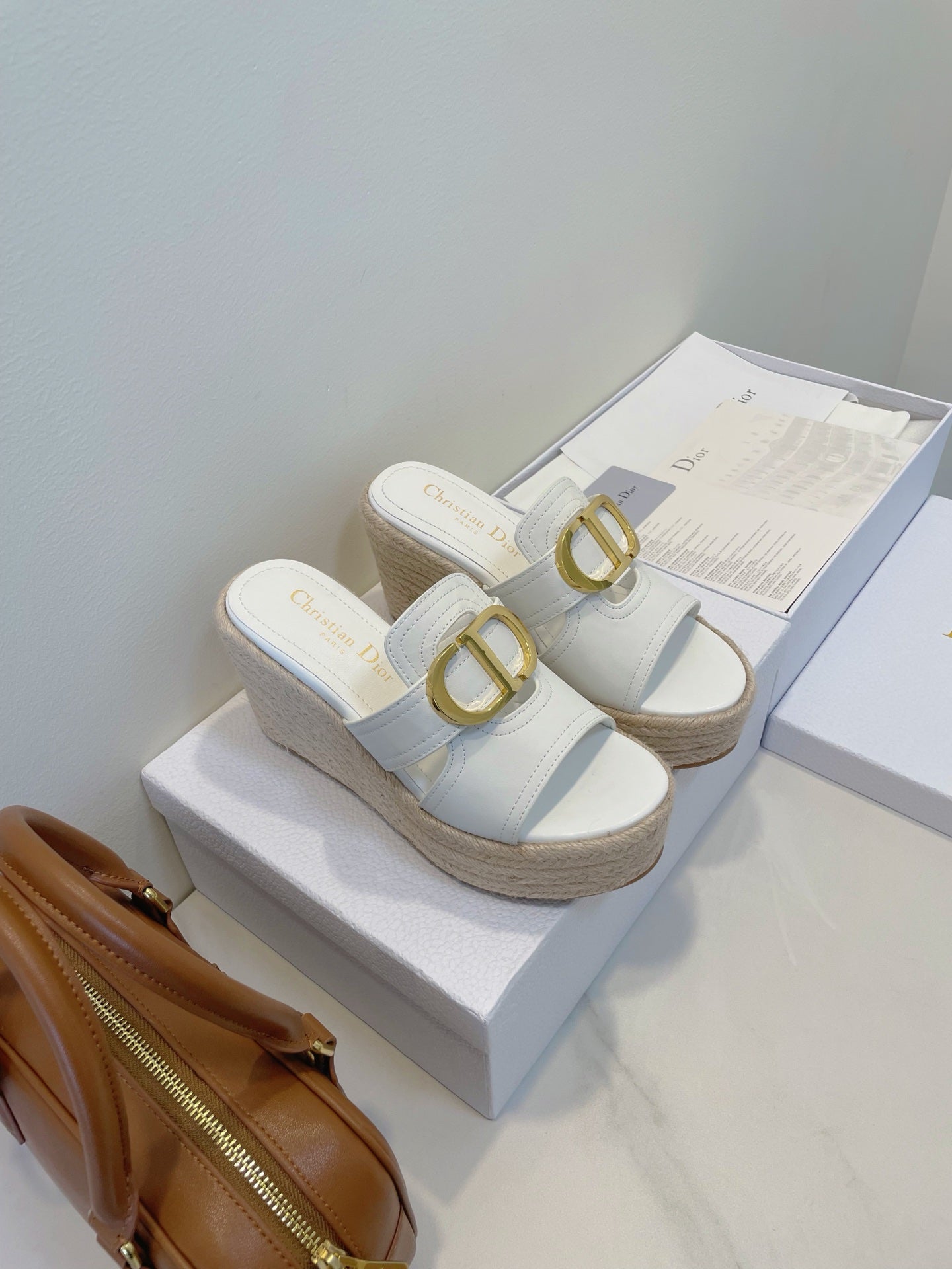 DIOR MONTAIGNE WEDGE SLIDE 95MM IN WHITE CALFSKIN