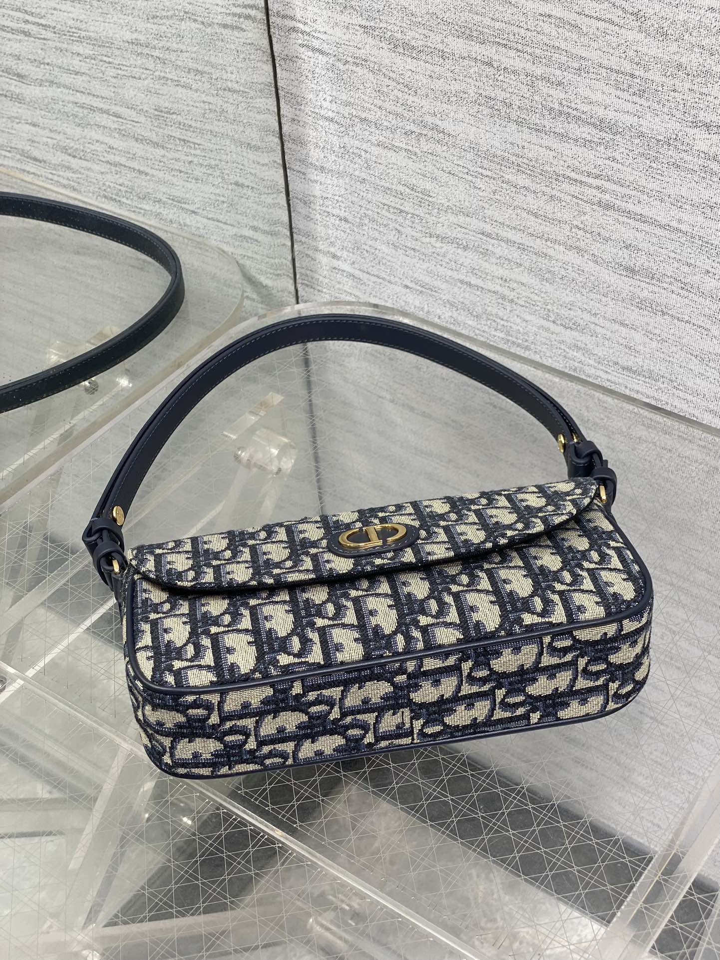 DIOR 25S 30 MONTAIGNE AVENUE BAG 23 IN BLUE CANVAS  OBLIQUE JACQUARD