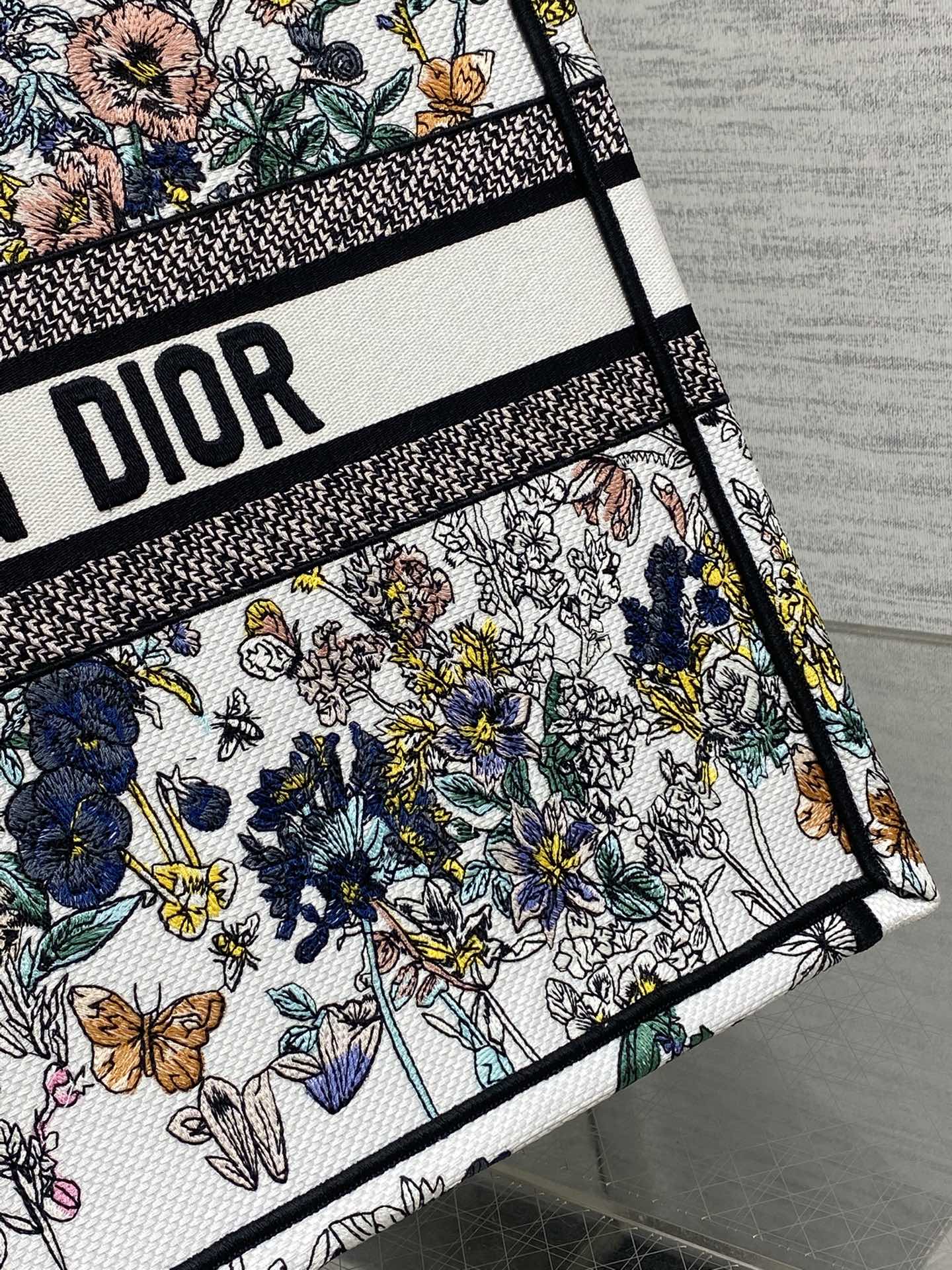 DIOR 25S LUCKY LARGE DIOR BOOK TOTE 42 IN MULTICOLOR DIOR FLOWERS CALENDAR ALLOVER EMBROIDERY