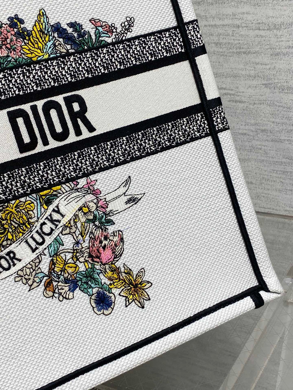 DIOR 25S LUCKY LARGE DIOR BOOK TOTE 42 IN WHITE MULTICOLOR DIOR STAR EMBROIDERY
