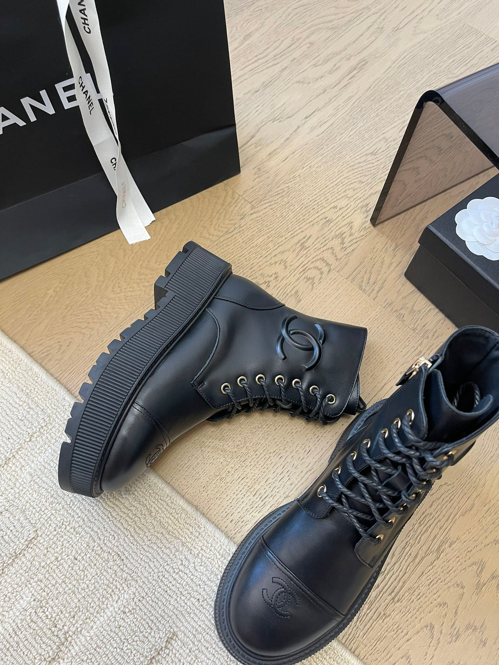 CHANEL ANKLE BOOTS IN BLACK CALFSKIN 963004