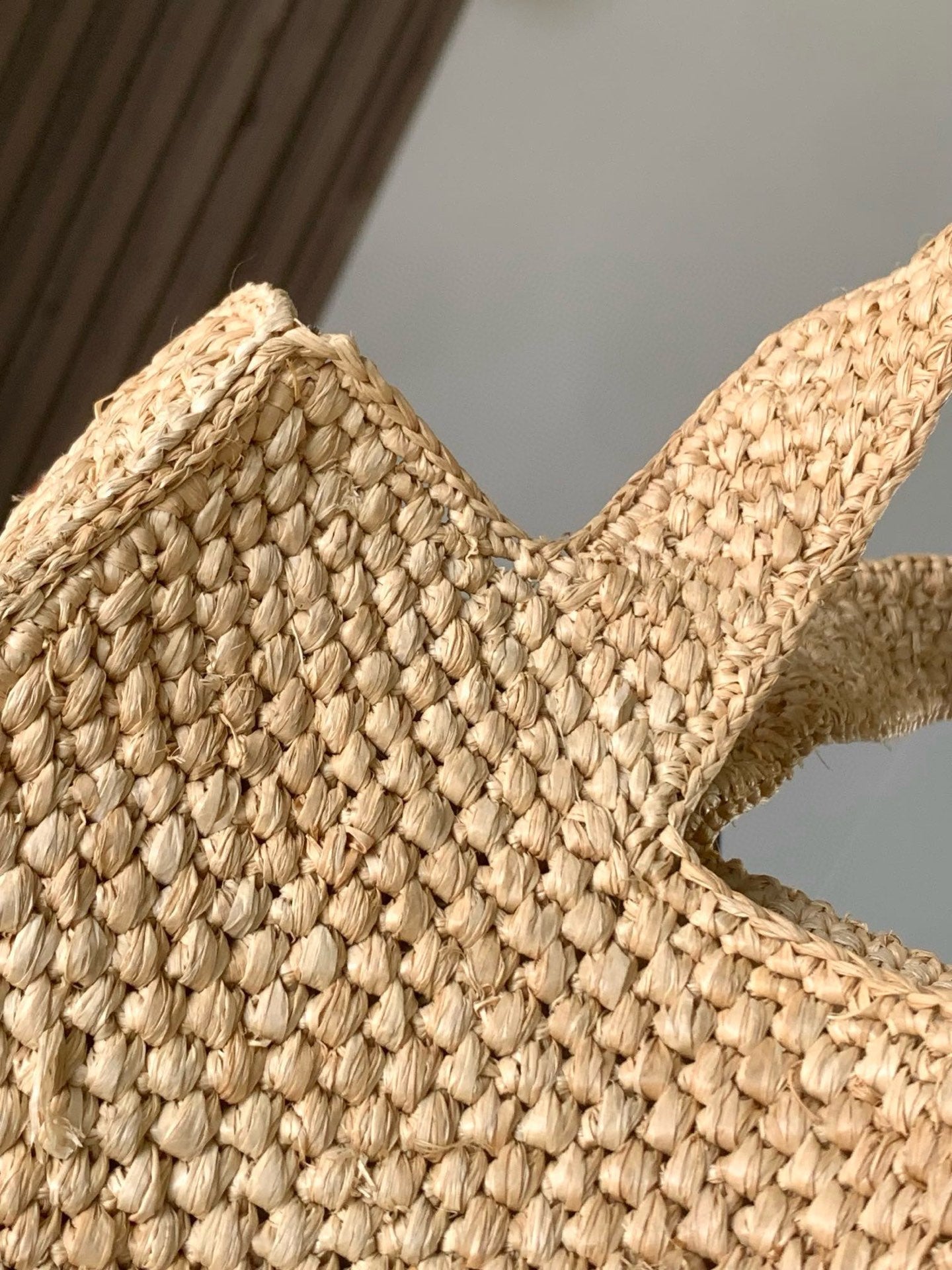 LOEWE 25S WE FONT TOTE BAG 24 IN NATURAL RAFFIA FIBER