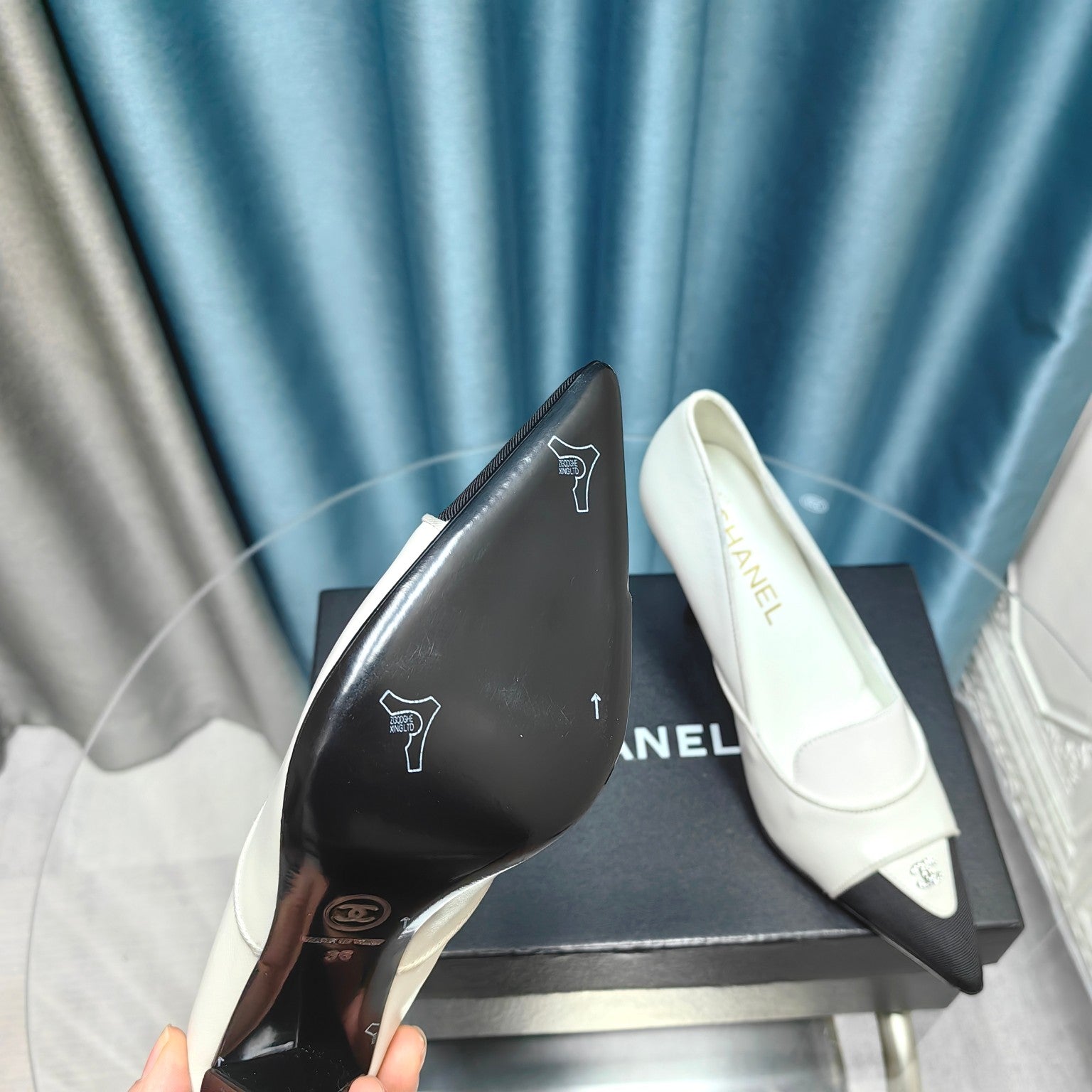 CHANEL HIGH HEELS IN WHITE MIX BLACK SHEEPSKIN