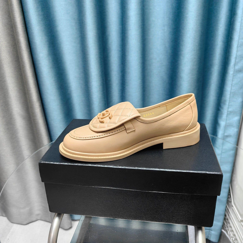 CHANEL MOASINS BEIGE QUILTED LAMBSKIN