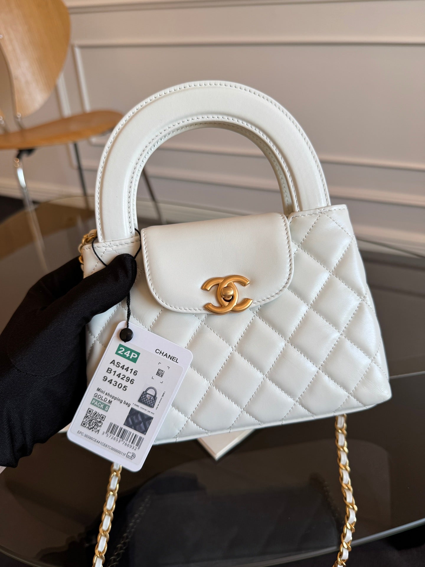 CHANEL KELLY SHOPPING BAG 19 IN WHITE CALFSKIN GOLD HARDWARE
