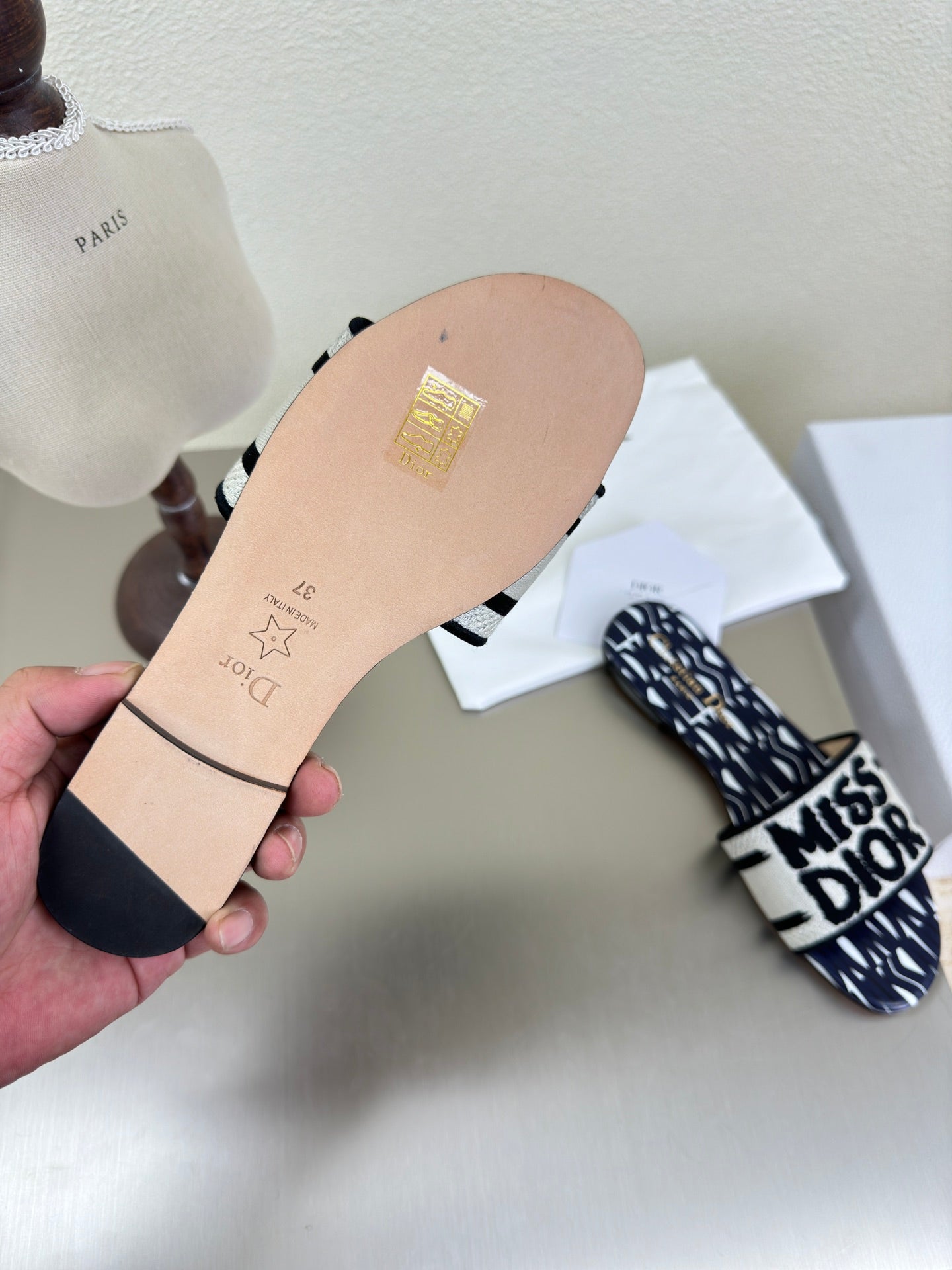 DIOR DWAY SLIDE EMBROIDERED COTTON AND NAVY BLUE MISS  ALLOVER MOTIF