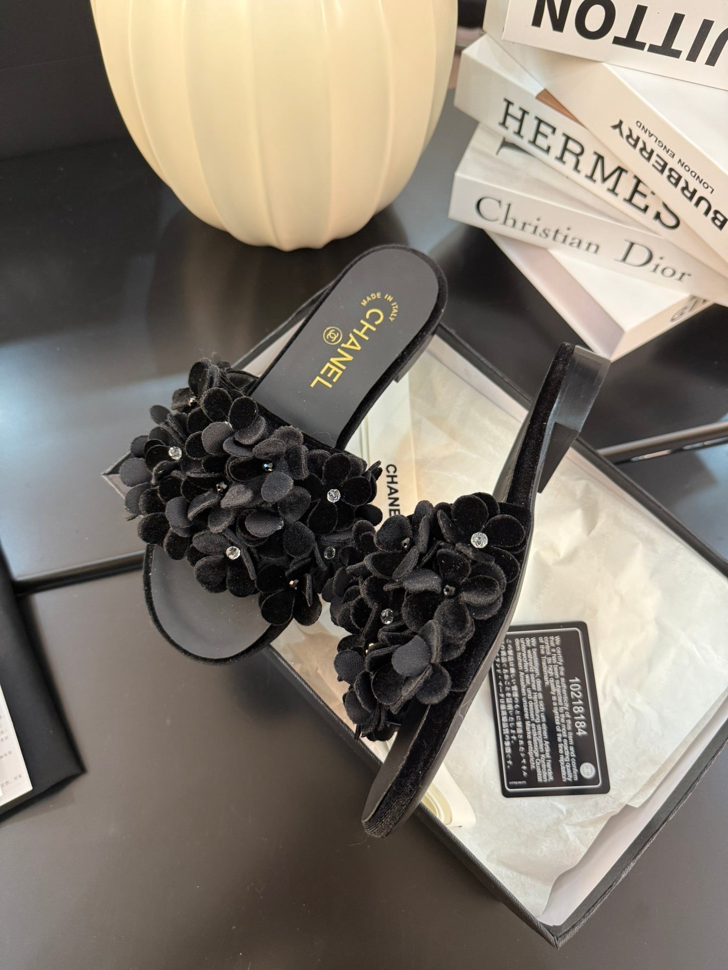 CHANEL FLAT MULE 15 MM IN BLACK VELVET