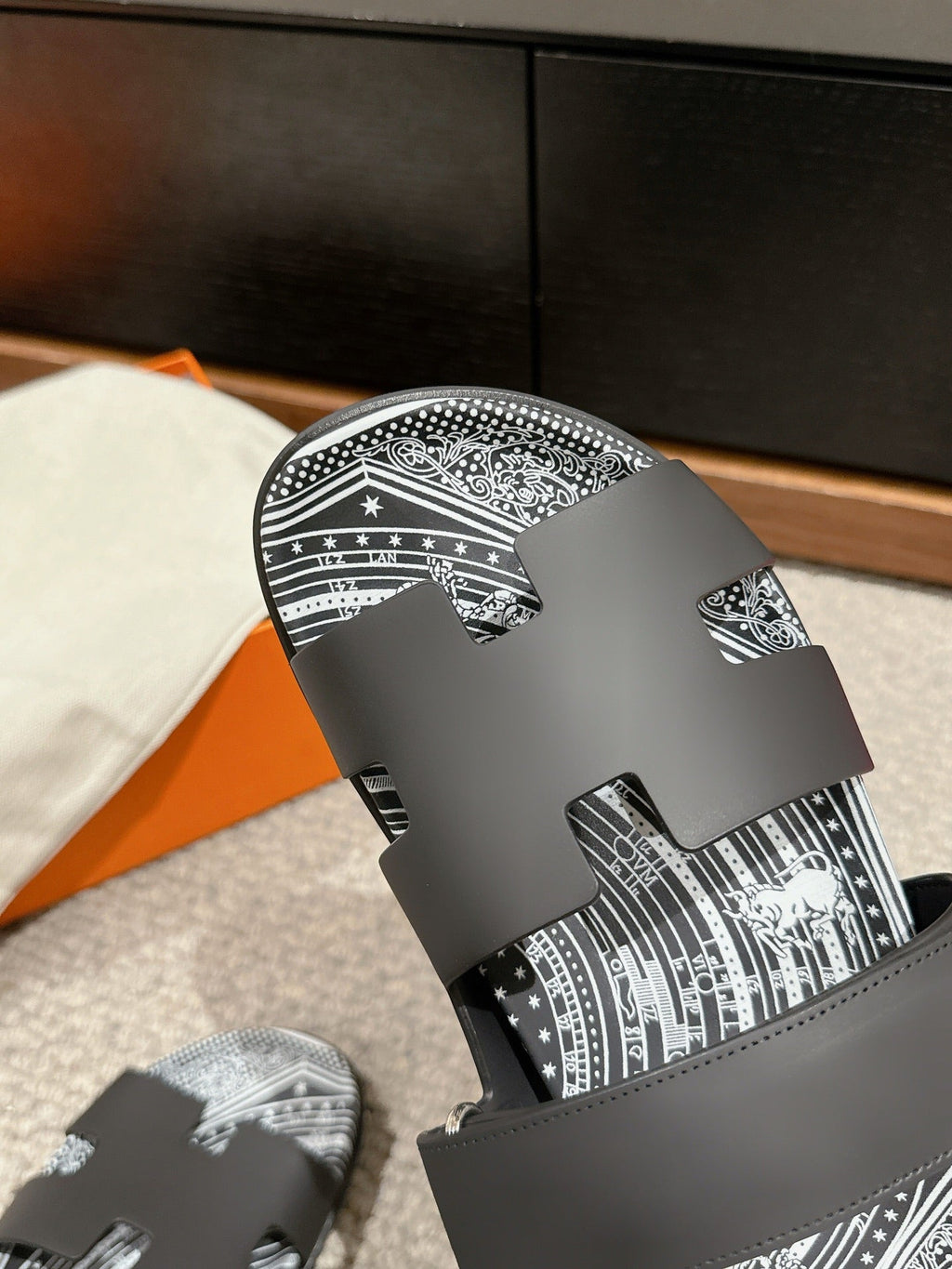 HERMES CHYPRE SANDAL BLACK CALFSKIN UNIQUE