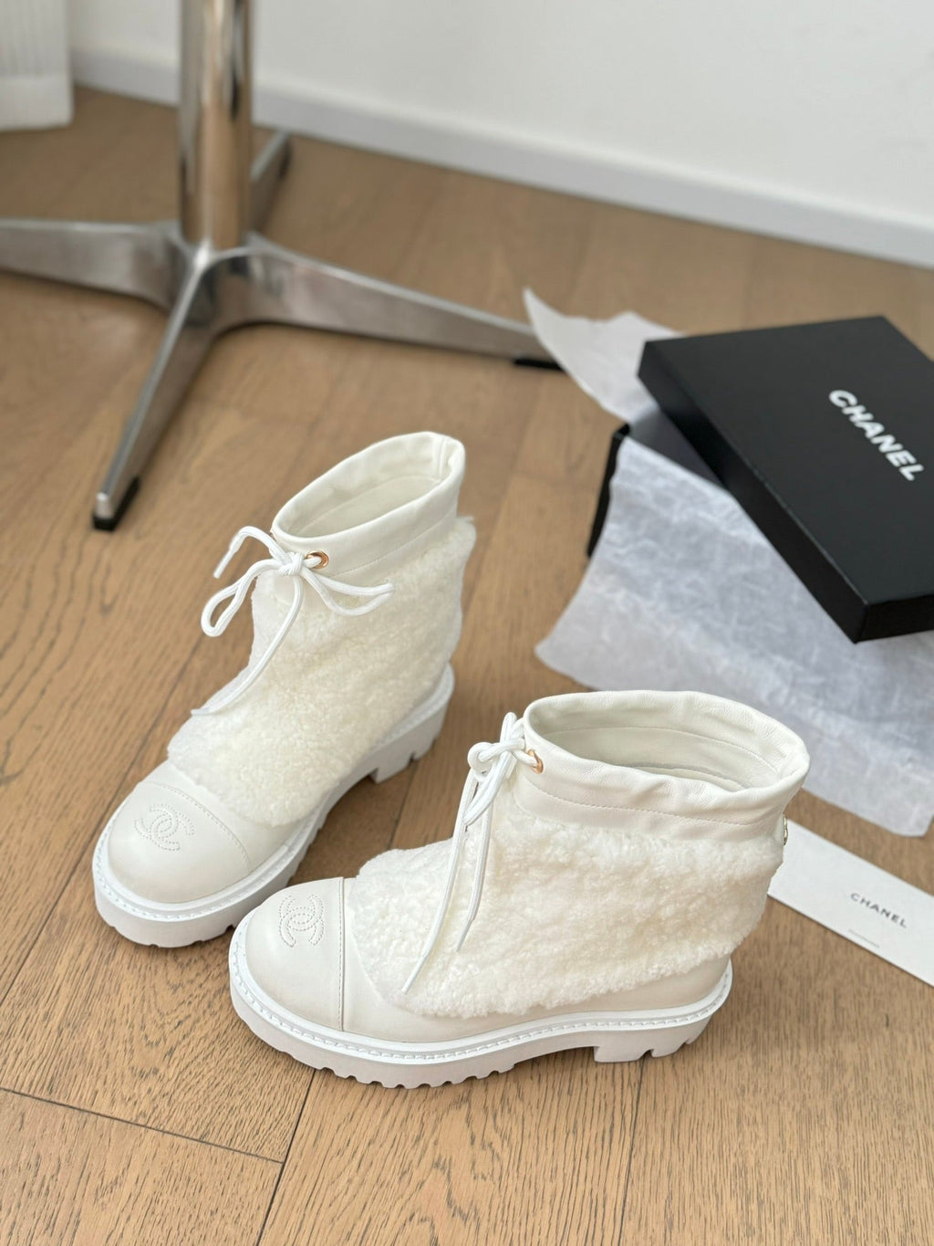 CHANEL CHUNKY BOOTS IN WHITE SMOOTH FLEECE AND CALFSKIN