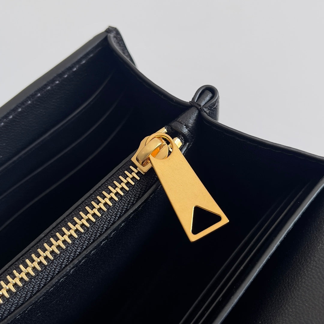 BOTTEGA VENETA ANDIAMO BAG 19 IN BLACK CALFSKIN