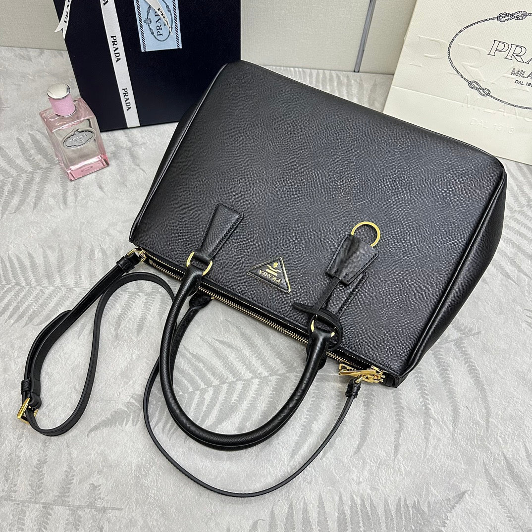 PRADA 25S GALLERIA LARGE BAG 32 IN BLACK CALFSKIN GOLD HARDWARE