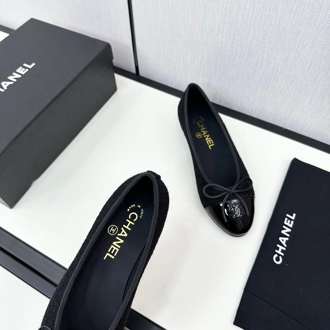 CHANEL BALLET FLATS IN BLACK TWEED AND CALFSKIN