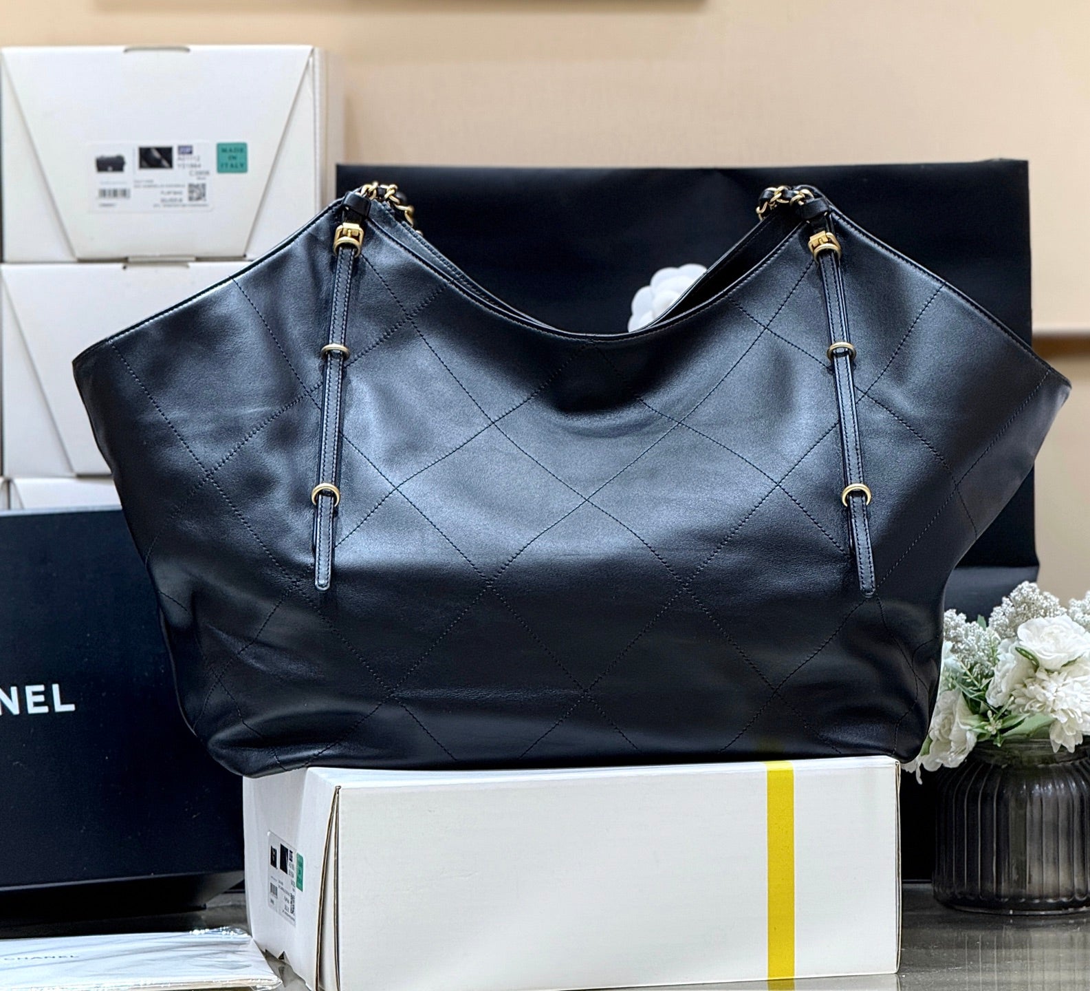 CHANEL LARGE MAXI SHOPPING BAG 59 IN BLACK CALFSKIN GOLD-TONE METAL