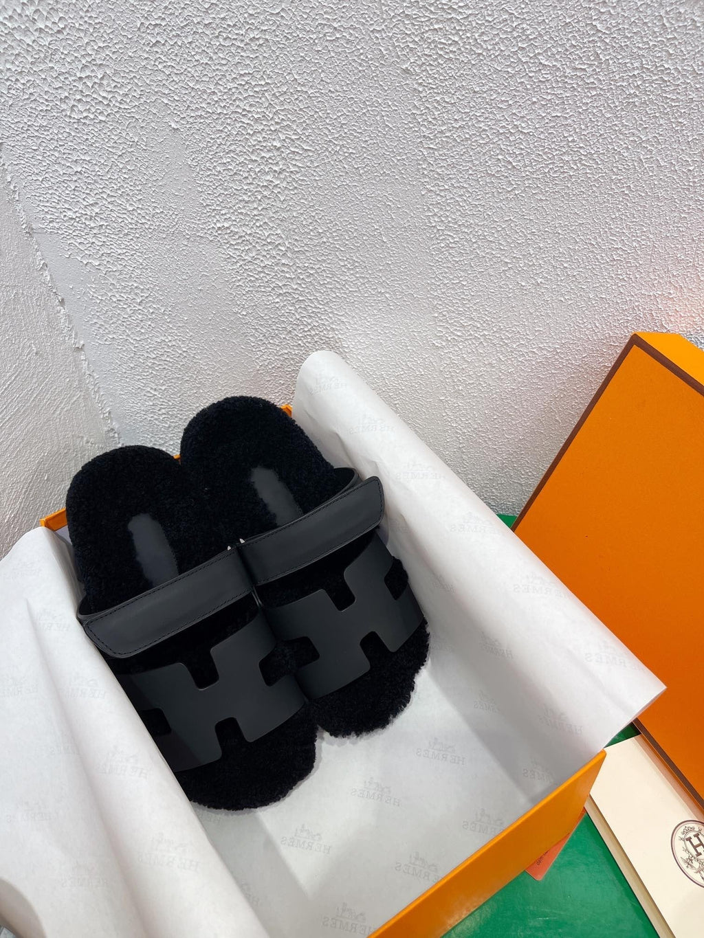 HERMES Chypre Sandal Black shearling insole Black goatskin lining