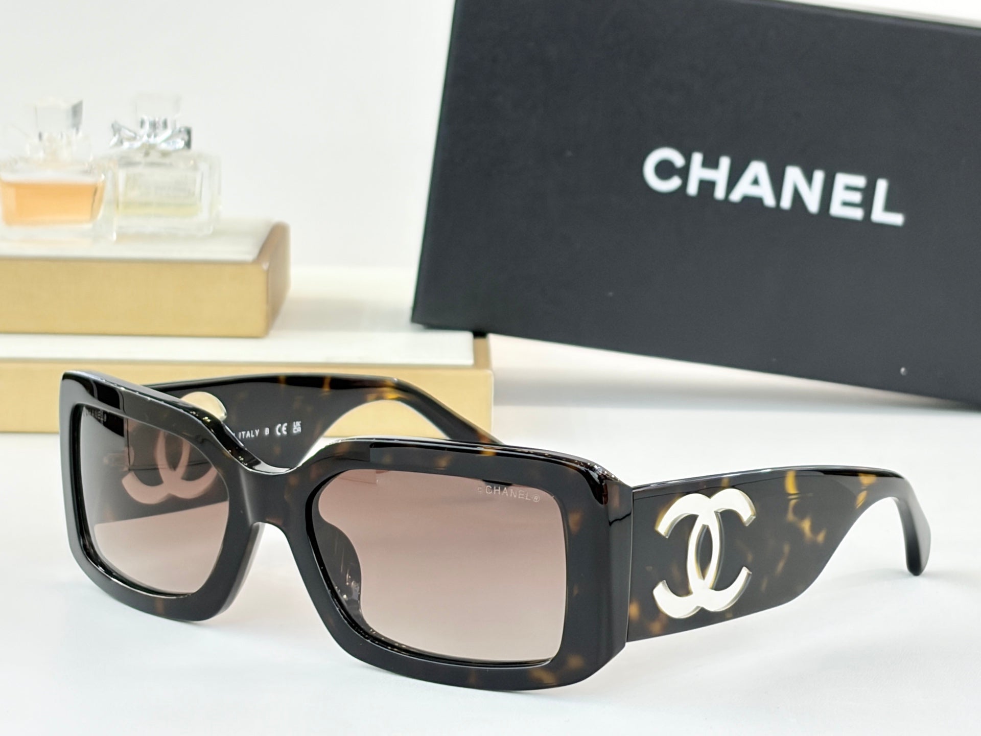 CHANEL Sunglasses-CH5526